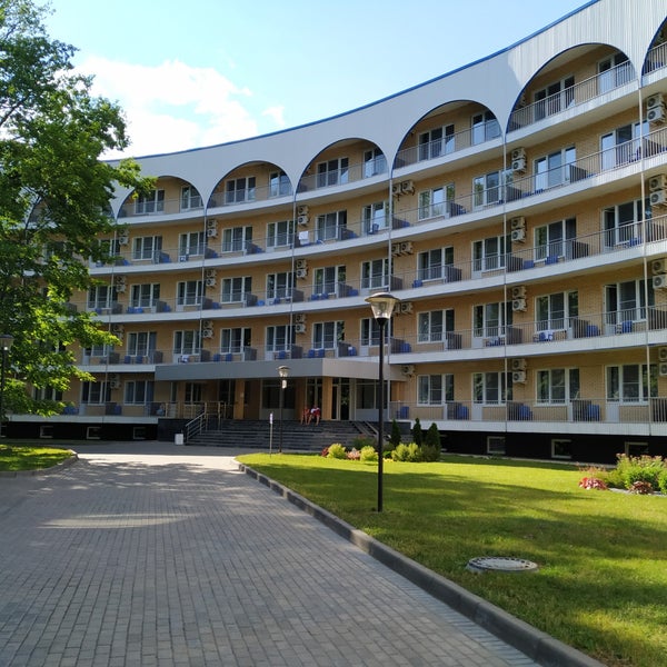 รูปภาพถ่ายที่ Парк-отель «Воздвиженское» โดย Eugene G. เมื่อ 6/19/2019