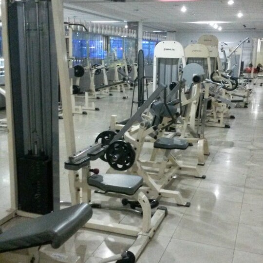 Муравей фитнес. Фото входа в фитнес центр Уран Спиара.