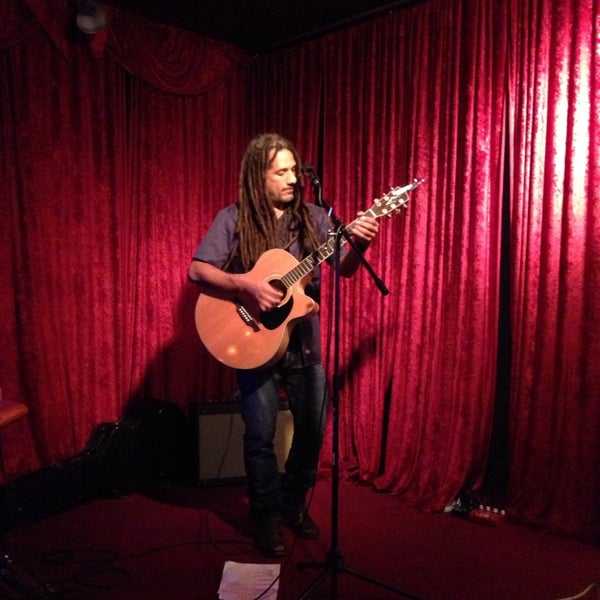 รูปภาพถ่ายที่ The Cork Lounge โดย Debra T. เมื่อ 10/24/2014