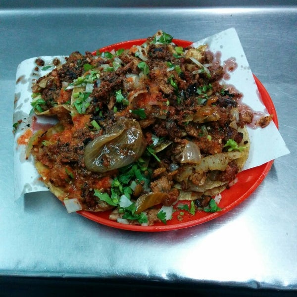 Los Cochis Local De Tacos