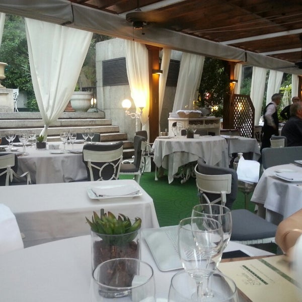 Das Foto wurde bei M29 Restaurante Hotel Miguel Angel von Nacho D. am 7/23/2014 aufgenommen