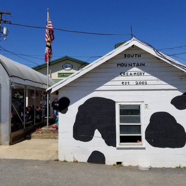 Photo taken at South Mountain Creamery by Andrew P. on 4/27/2019