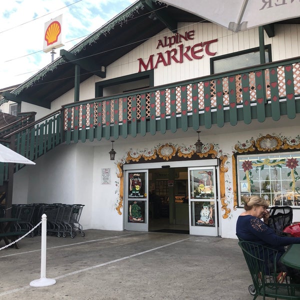 1/4/2018 tarihinde Gunther M L.ziyaretçi tarafından Alpine Village Market'de çekilen fotoğraf