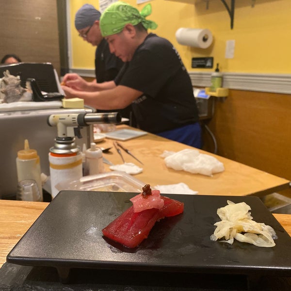 Photo taken at Tanoshi Sushi by Heesung L. on 11/16/2019