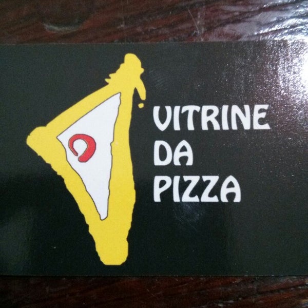 Photo taken at Vitrine da Pizza - Pizza em Pedaços by Livia V. on 7/3/2013