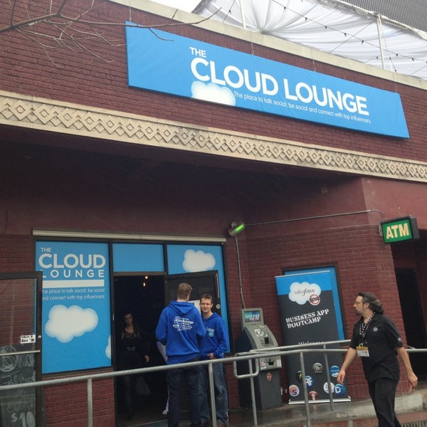 Photo prise au The Cloud Lounge (salesforce.com) par Dan D. le3/9/2013