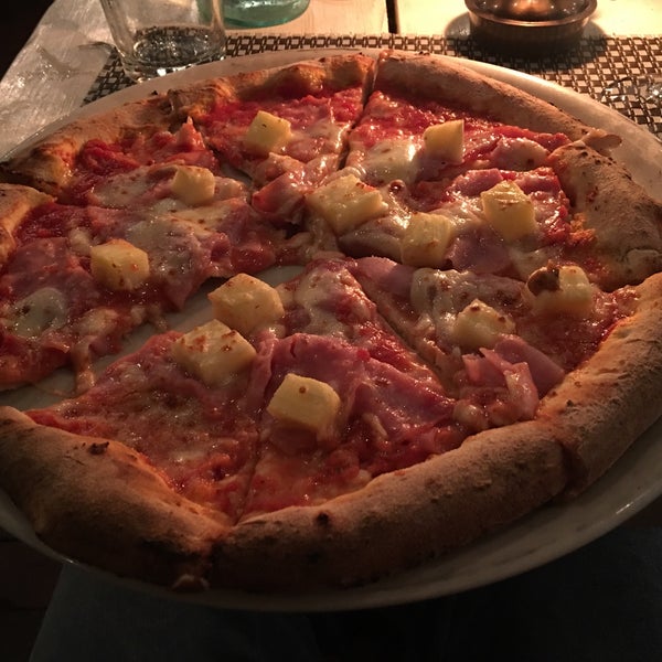 Photo taken at Onlywood Pizzeria Trattoria by Giovanni M. on 12/31/2015