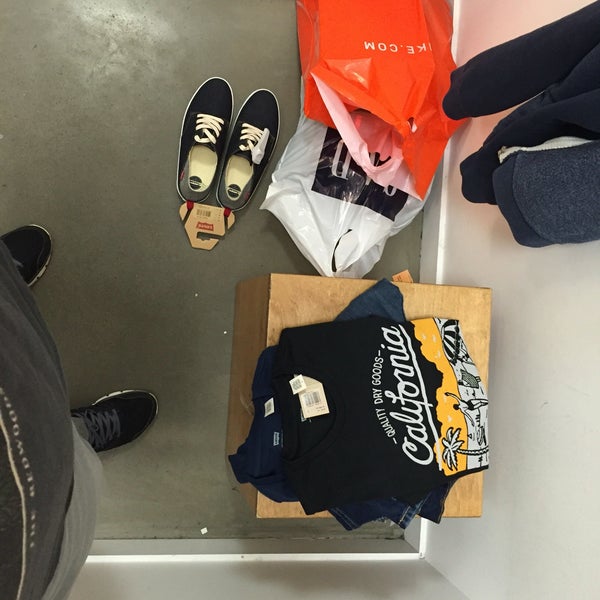 Levi's Outlet Store - Clothing Store in Auburn Hills