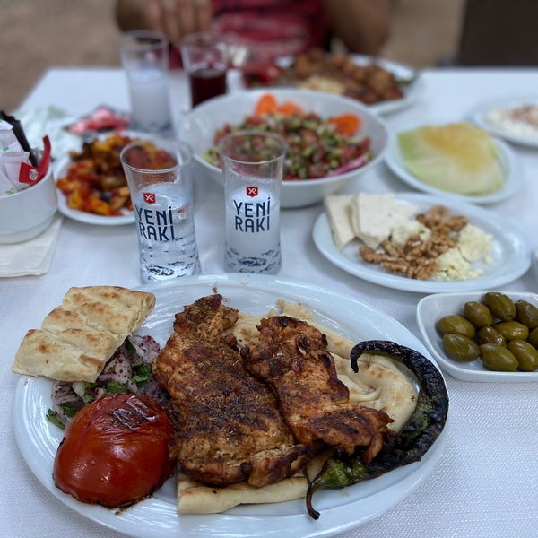 รูปภาพถ่ายที่ Meşelik Et &amp; Balık Restaurant โดย Serkan Ö. เมื่อ 10/3/2020