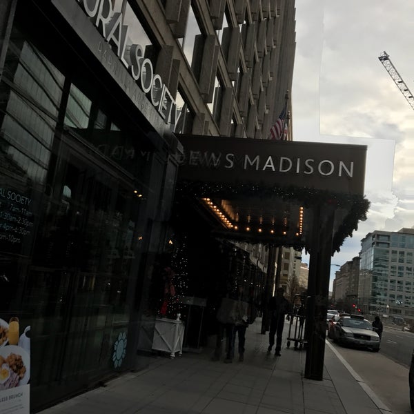 Das Foto wurde bei Loews Madison Hotel von Gregory G. am 12/31/2016 aufgenommen
