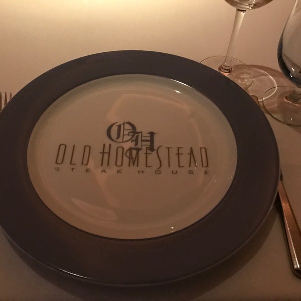 Foto tirada no(a) Old Homestead Steakhouse por Gregory G. em 11/8/2016