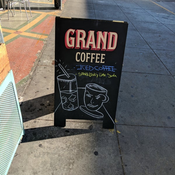Foto tirada no(a) Grand Coffee por Laurence B. em 9/25/2017