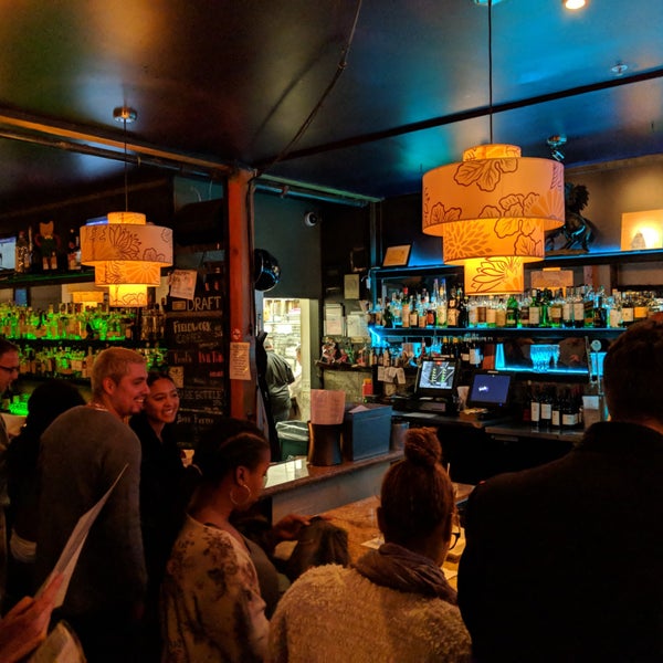 Foto diambil di Mua Oakland Bar &amp; Restaurant oleh Laurence B. pada 2/17/2018