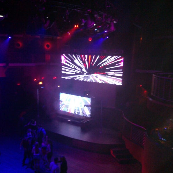 Foto diambil di Lava Nightclub at Turning Stone Resort Casino oleh Tim W. pada 6/7/2013