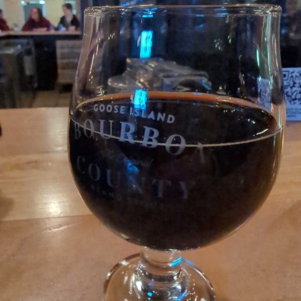 Photo taken at Goose Island Brewpub by Wes S. on 12/18/2022