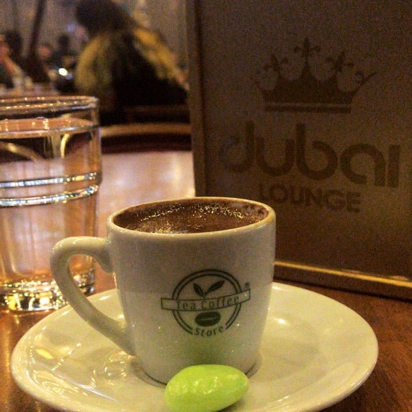 Foto diambil di Dubai Cafe Lounge Shisha oleh 🇹🇷 Şahende Burcu G. pada 5/4/2018