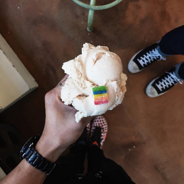 9/11/2016 tarihinde Gareth P.ziyaretçi tarafından Cone Gourmet Ice Cream'de çekilen fotoğraf