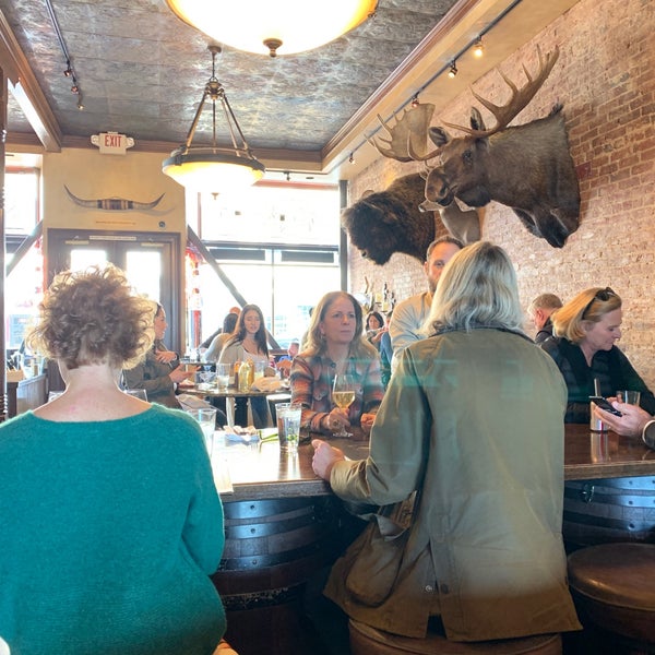 Photo taken at Bounty Hunter Wine Bar &amp; Smokin&#39; BBQ by Rachelle C. on 3/8/2019