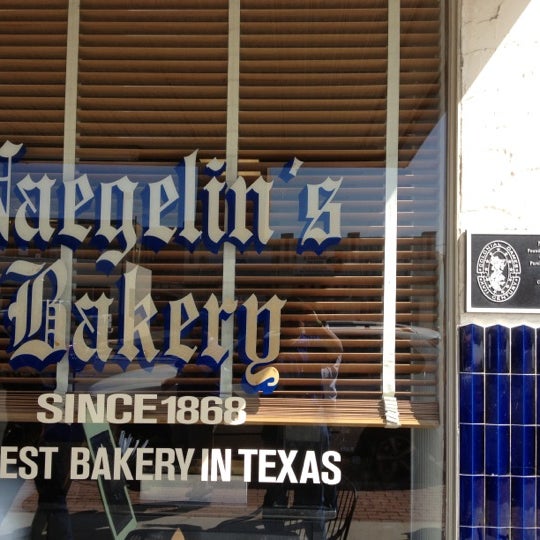 10/17/2012에 Ernie R.님이 Naegelin&#39;s Bakery에서 찍은 사진