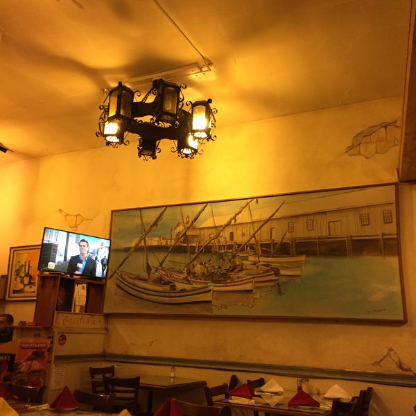 Снимок сделан в Cecilia&#39;s Pizza &amp; Italian Restaurant пользователем [Calle] L. 12/15/2015