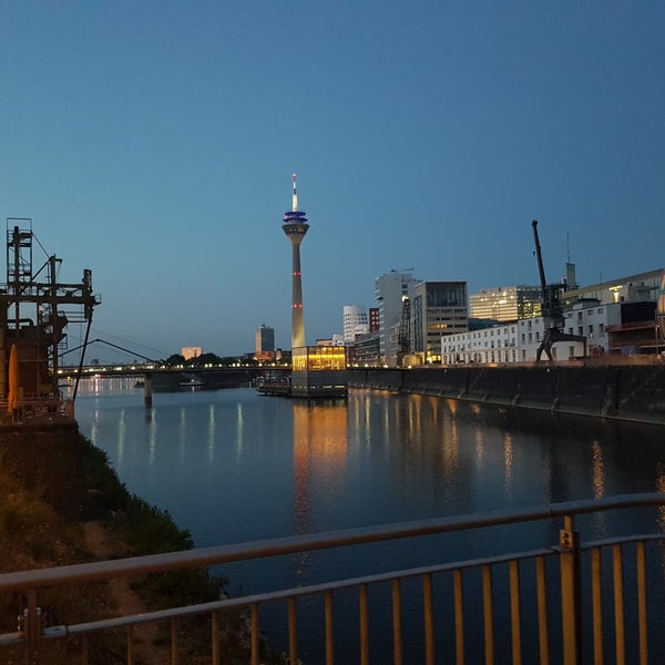 Foto tomada en INNSIDE Düsseldorf Hafen  por Nico D. el 7/5/2019