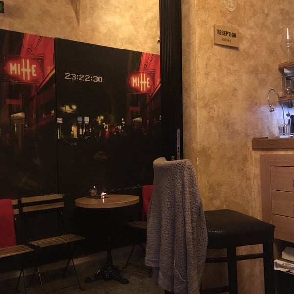 Foto tirada no(a) Cafe Mitte por Lenka K. em 10/20/2016