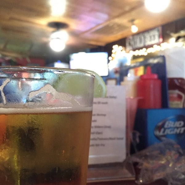 8/10/2015 tarihinde Jason L.ziyaretçi tarafından Bimini&#39;s Oyster Bar and Seafood Cafe'de çekilen fotoğraf