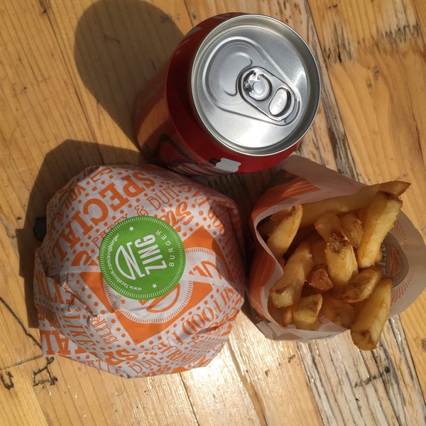 Foto scattata a Zing Burger da -=XaB=- il 6/25/2015