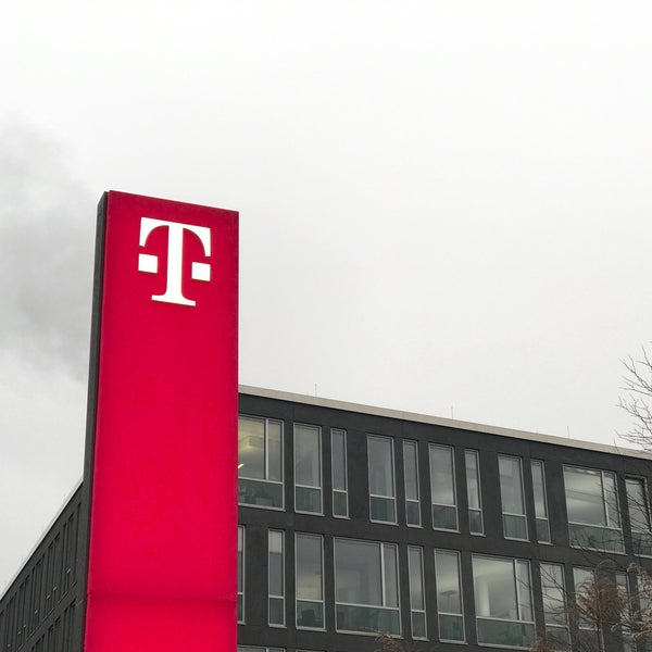 Foto tirada no(a) Deutsche Telekom Campus por -=XaB=- em 1/23/2017
