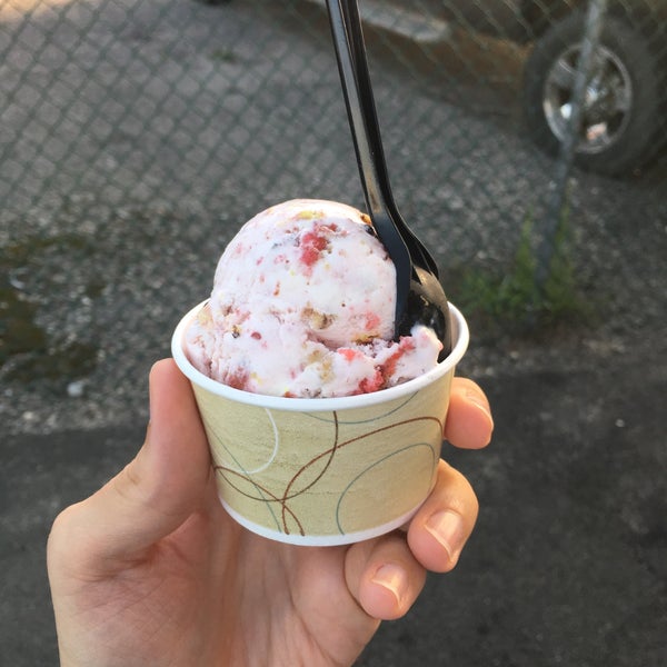 Photo taken at Magic Fountain Ice Cream by LonelyBob a. on 8/2/2018