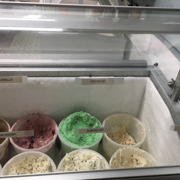 8/7/2018에 LonelyBob a.님이 Magic Fountain Ice Cream에서 찍은 사진