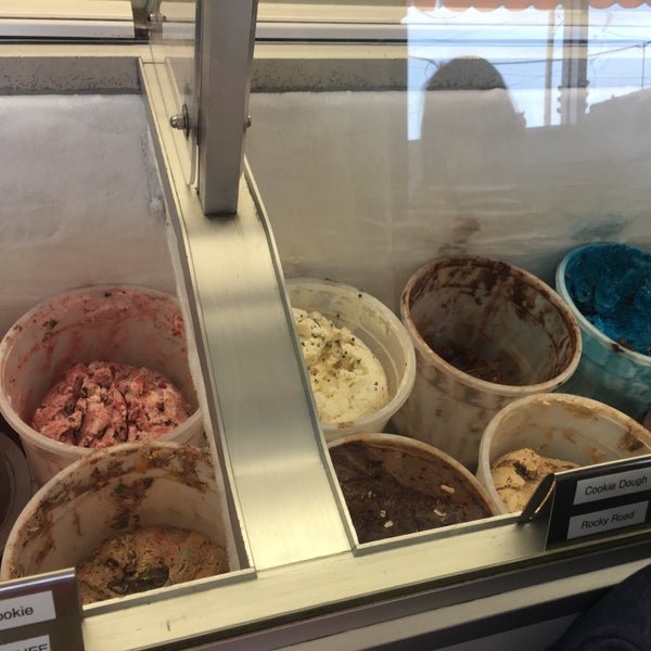 Photo taken at Magic Fountain Ice Cream by LonelyBob a. on 7/30/2019