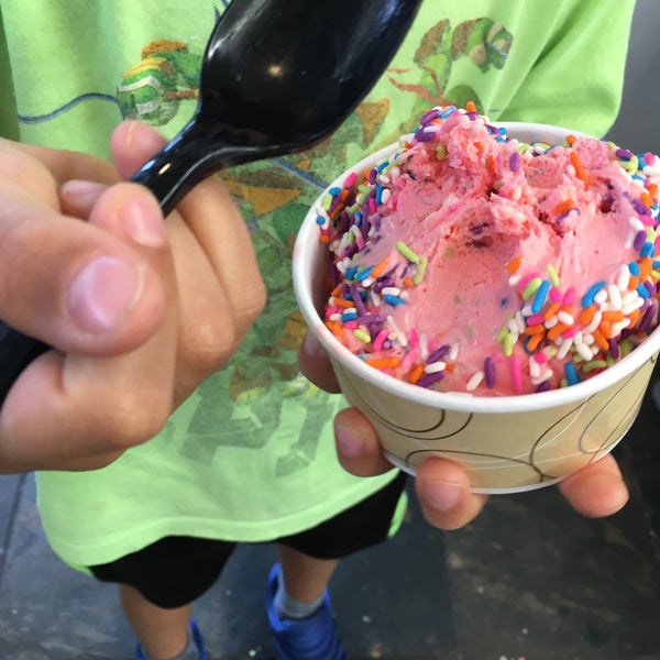 Photo taken at Magic Fountain Ice Cream by LonelyBob a. on 8/7/2017