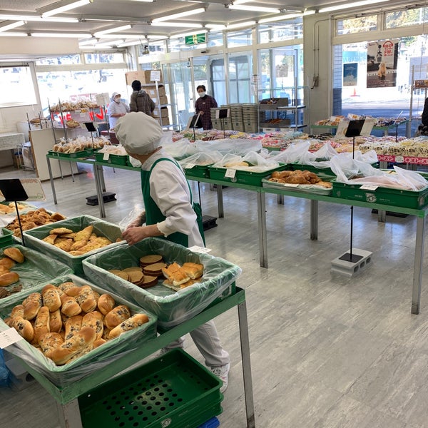 シライシパン アウトレットショップ 日詰店 Bakery In 紫波郡紫波町