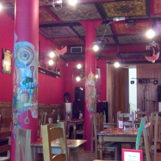4/11/2014 tarihinde Esther H.ziyaretçi tarafından Cafe Cossachok'de çekilen fotoğraf
