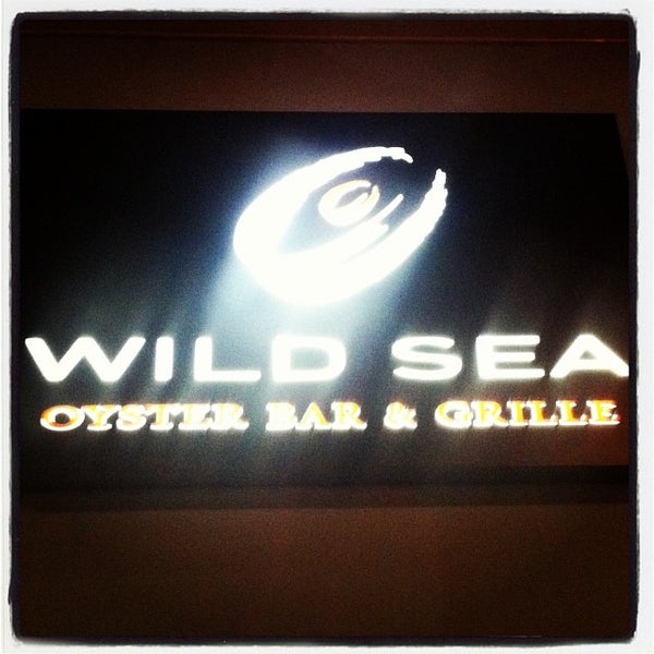 Photo taken at Wild Sea Oyster Bar &amp; Grille by Federì on 2/13/2014