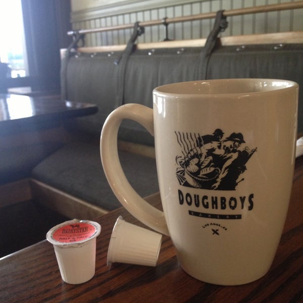 6/19/2013にLuisがDoughboys Cafe &amp; Bakeryで撮った写真