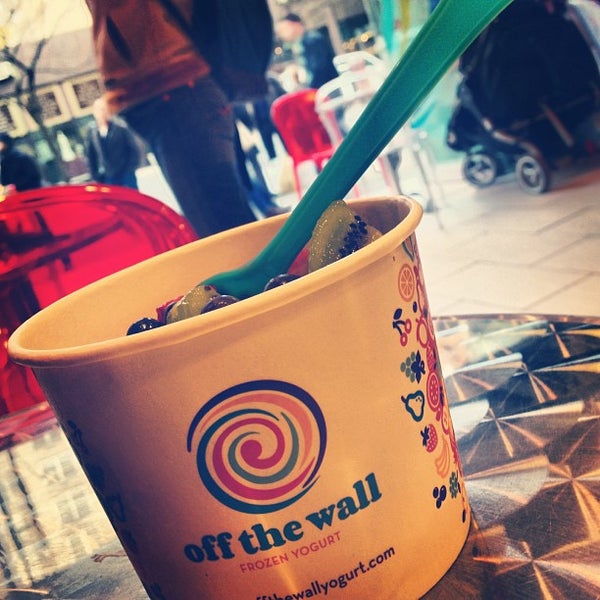 Photo taken at Off The Wall Frozen Yogurt by Stephan A. on 4/14/2013