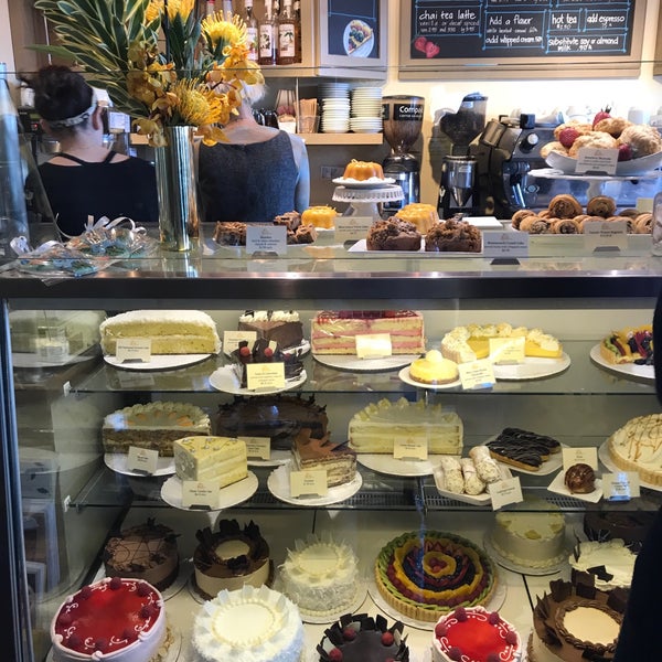 4/18/2018에 Ben-Oni J.님이 Pastiche Fine Desserts &amp; Café에서 찍은 사진