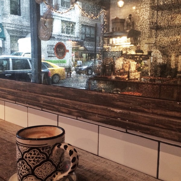 Tucked along the flower district, a cozy cafe serving their original ALT beans roasted in Brooklyn. Parisian interior and tasty pastries. There is a interior showroom in the back too!