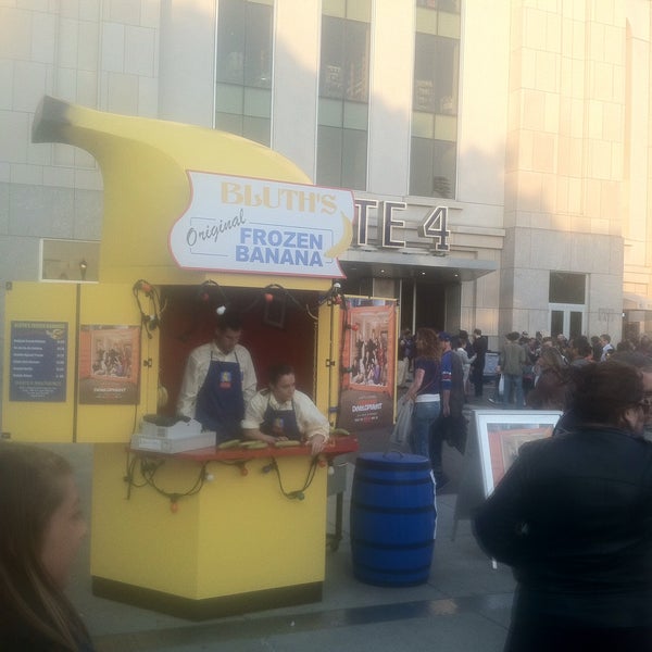 5/15/2013 tarihinde Kennellyziyaretçi tarafından Bluth’s Frozen Banana Stand'de çekilen fotoğraf