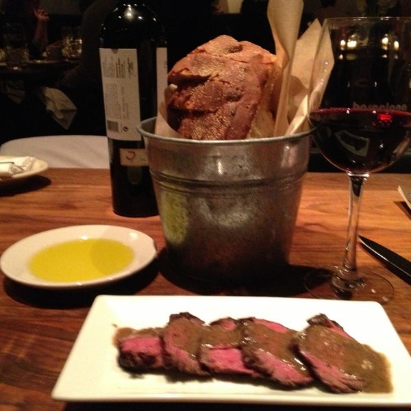 2/10/2013にCristina P.がBarcelona Restaurant &amp; Wine Barで撮った写真
