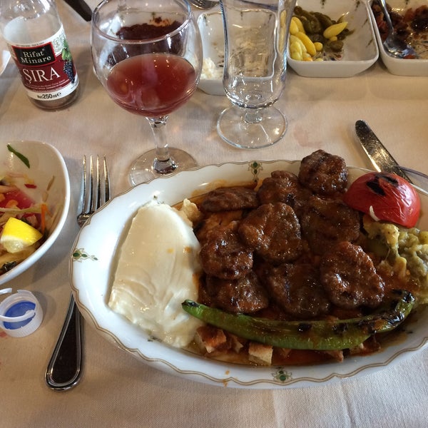 Photo taken at Bursa Evi İskender Restaurant by SelçuK on 5/18/2016