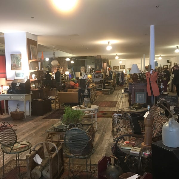 Photo taken at Portland Flea-for-All by Doodle H. on 5/27/2018