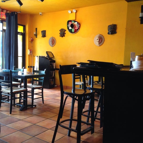 Foto diambil di Refried Beans Mexican Restaurant oleh Anne B. pada 4/5/2014