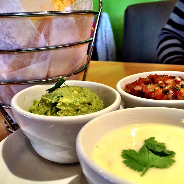 The triple dip appetizer is very filling! Includes salsa, cheese dip, and guacamole. Very good.