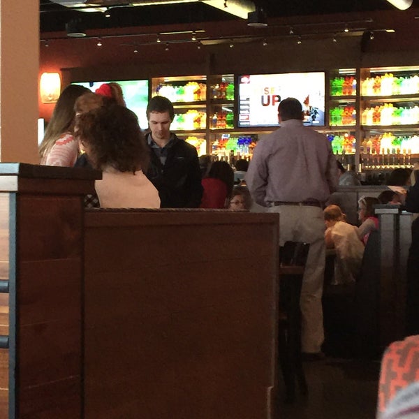 Photo taken at BJ&#39;s Restaurant &amp; Brewhouse by Dianne H. on 2/14/2016