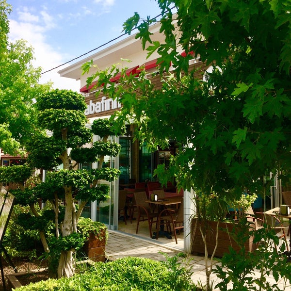 Das Foto wurde bei Baba Fırın - Cafe Çalış von Metin T. am 6/23/2018 aufgenommen