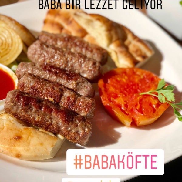 Das Foto wurde bei Baba Fırın - Cafe Çalış von Metin T. am 10/27/2018 aufgenommen