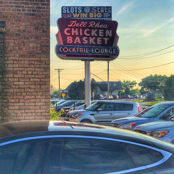 Снимок сделан в Dell Rhea&#39;s Chicken Basket пользователем Lawrence S. 5/25/2019